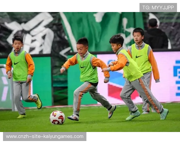 中超联赛青少年活动推动校园足球普及发展